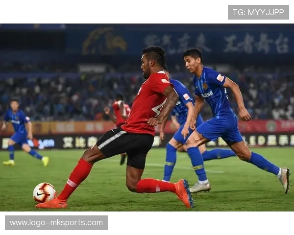 哥本哈根在边路惊喜布局：培养传球与突破兼备的多面手