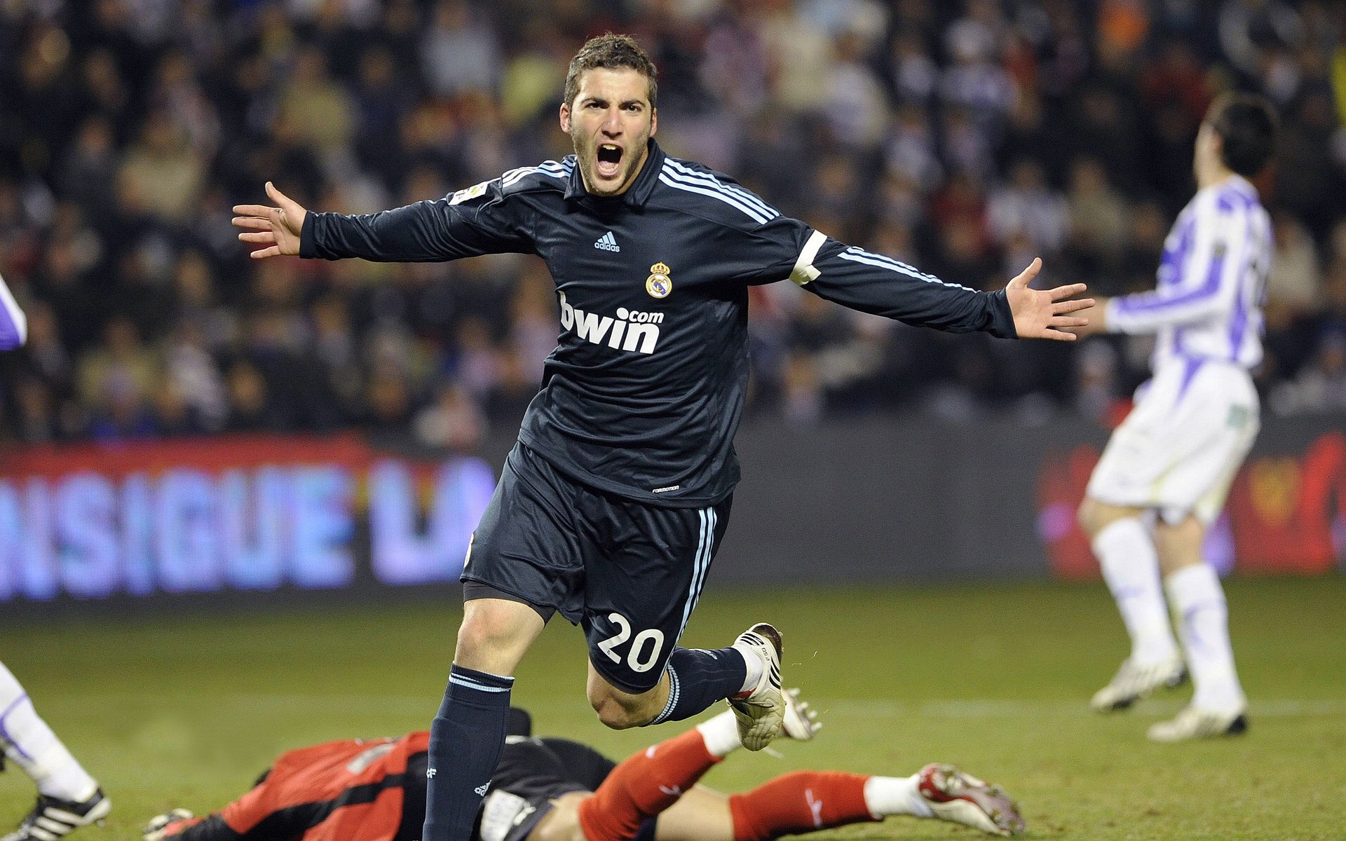 伯科夫冲线瞬间引爆现场气氛,博布科夫